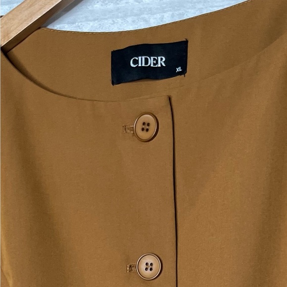 CIDER Women’s Boat Neck Camel Vest XL - Picture 7 of 15